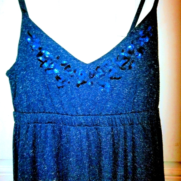 Vera Wang dress with handkerchief hemline. - Picture 2 of 5